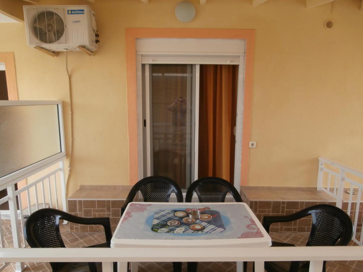 Villa Finikas Vrasná Zewnętrze zdjęcie
